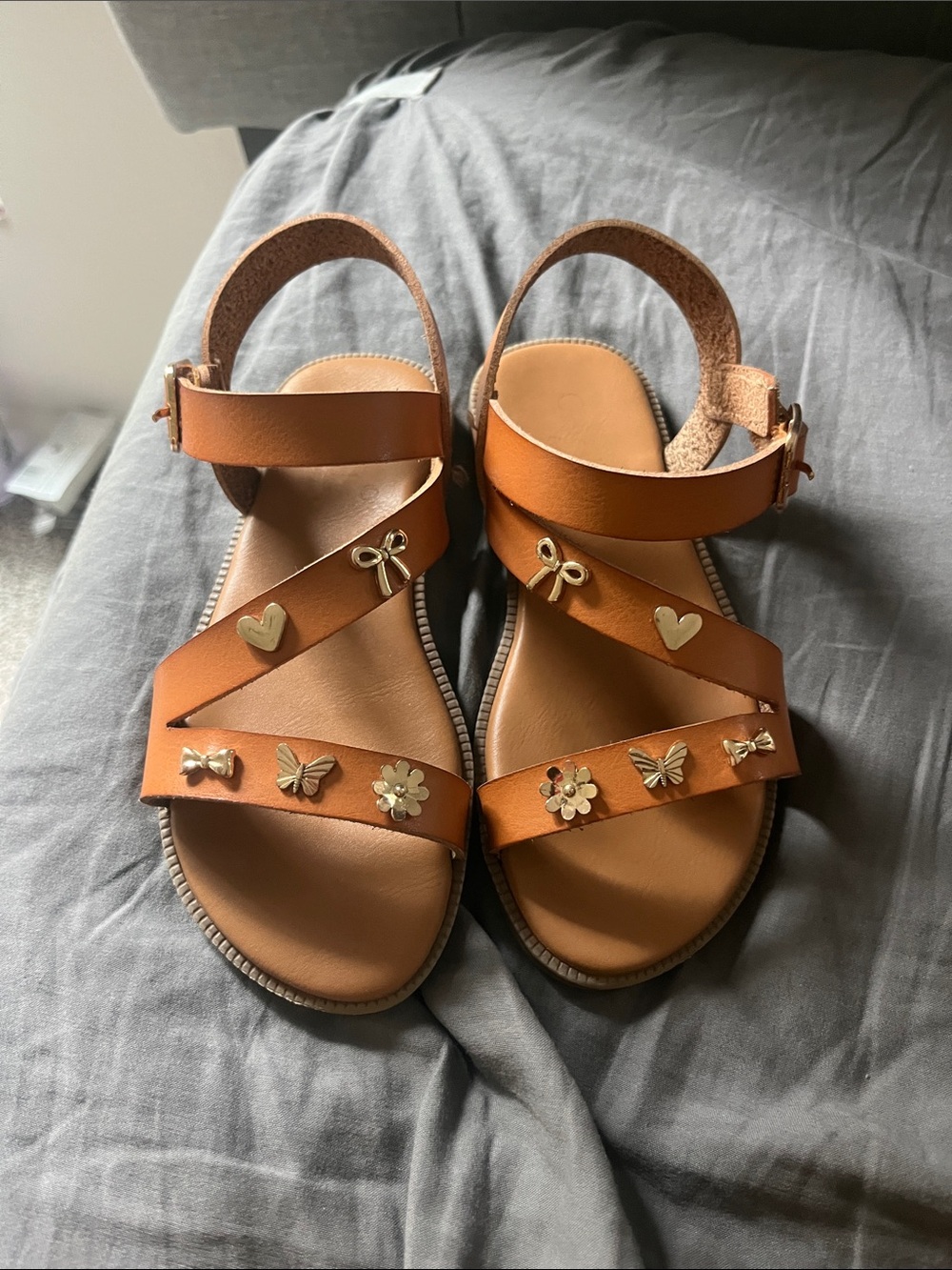 Kids Sandals with charms - Picture 1 of 5